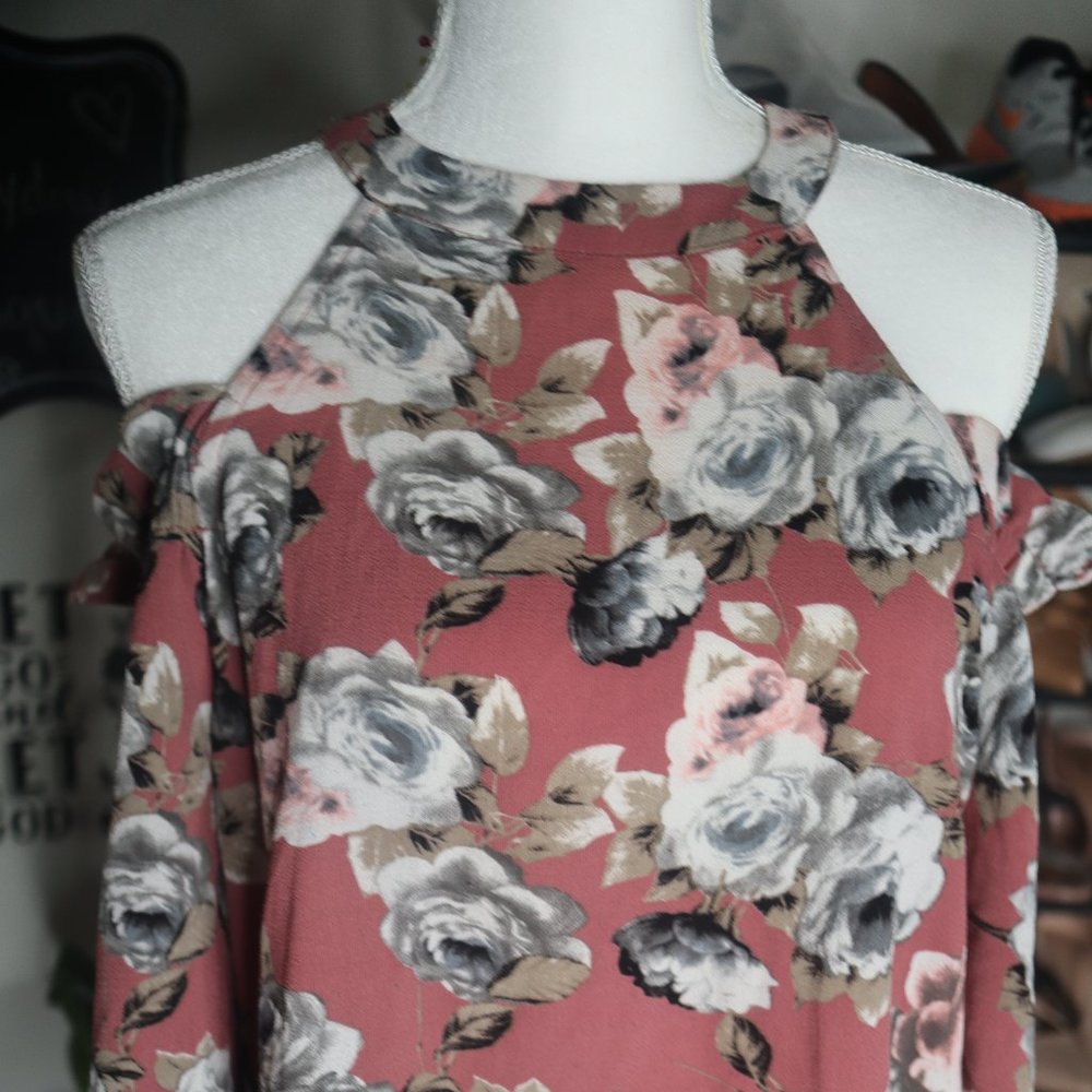 Open Shoulder Floral Top